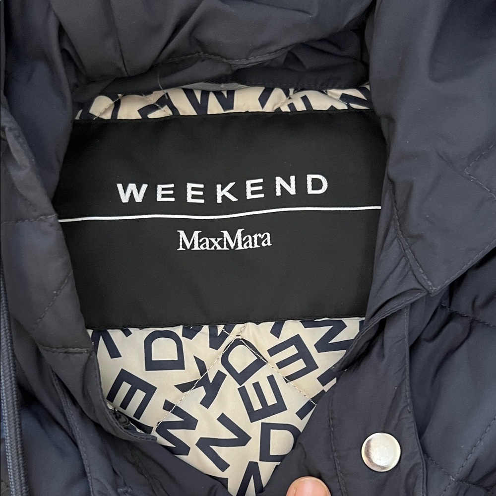 MaxMara Navy Quilted Jacket with Butterfly Emblem - Picture 4 of 10